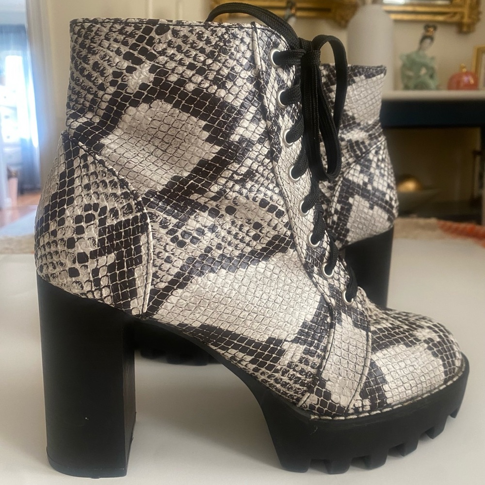 Bamboo Snakeprint Boots High Heel Size 7.5